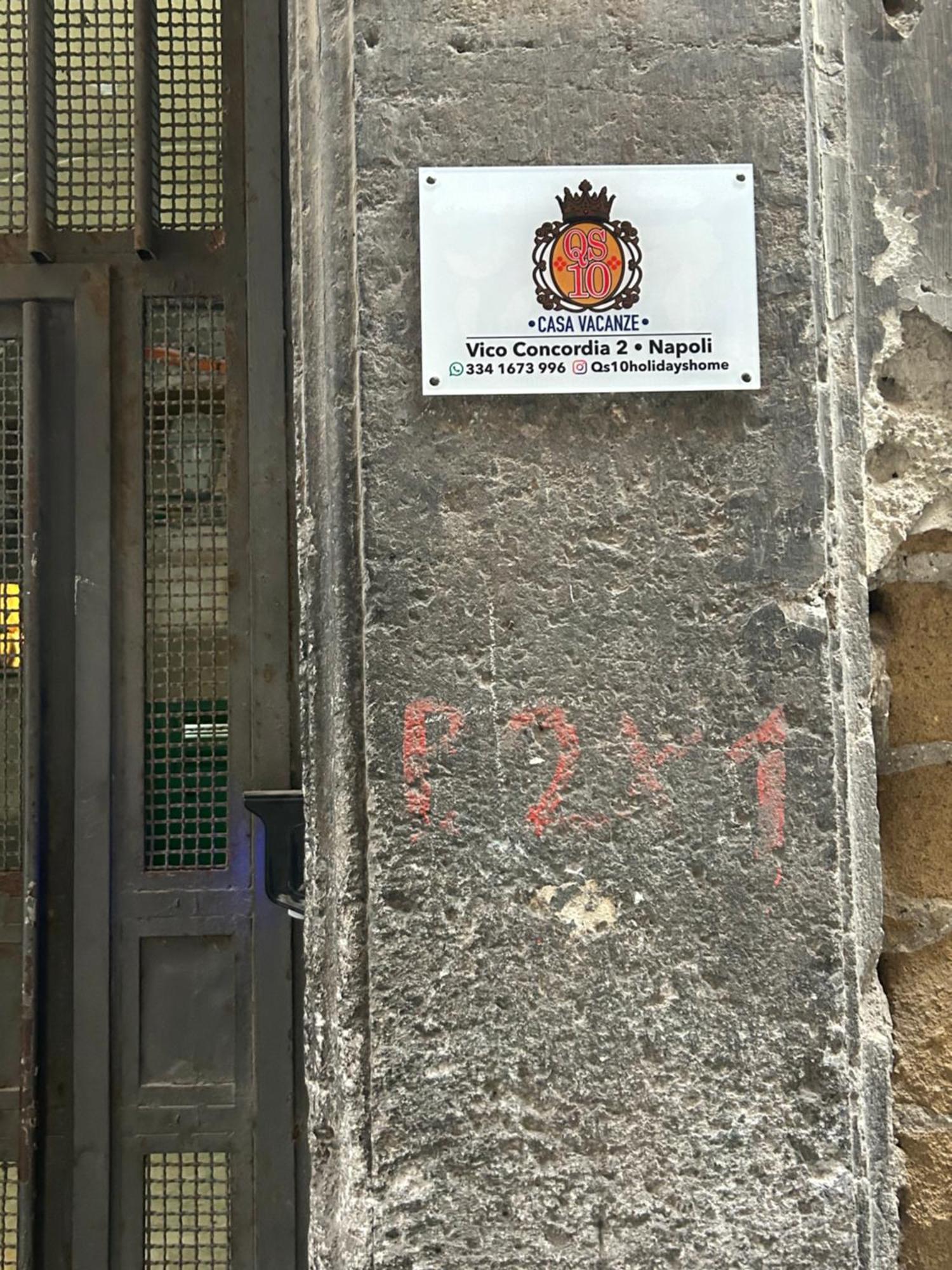 Casa Vacanze Qs 10 Apartment Napoli Exterior foto